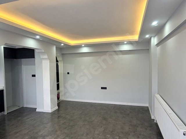 YEŞİLYURT MERKEZDE CADDE ÜSTÜ SATILIK 2+1 DAİRE