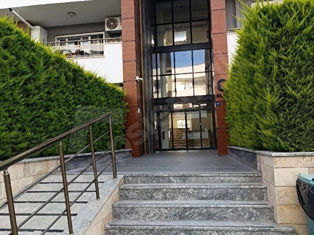 KUŞADASINDA DENİZCİLİK LİSESİ YANIBAŞINDA BAHÇESİ MÜSTAKİL OLAN 2+1 EVCİL CAN DOSTU OLANLAR İÇİN - Görsel 9