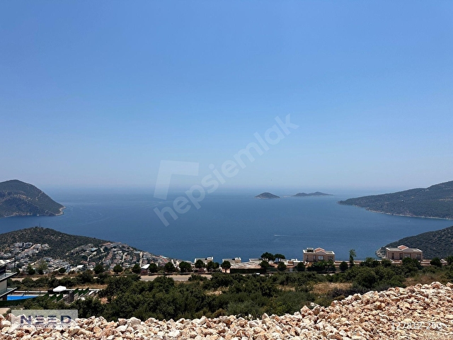 Kalkanda kesintisiz ada ve deniz manzaralı özel villa arsası.