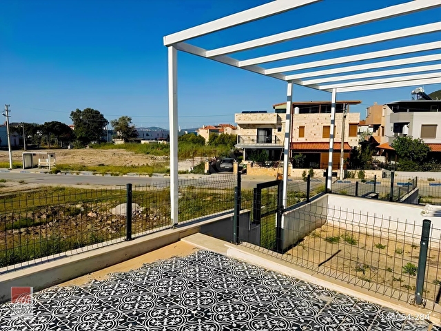 YENİFOÇADA DENİZE YAKIN MERKEZİ KONUMDA FIRSAT DAİRE - Görsel 2