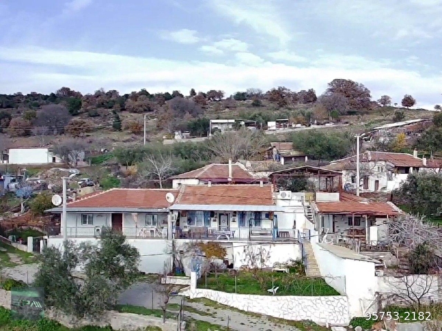 Manisa Yunısemre Kocakoru Mh. 2+1 Bahçeli Köy Evi