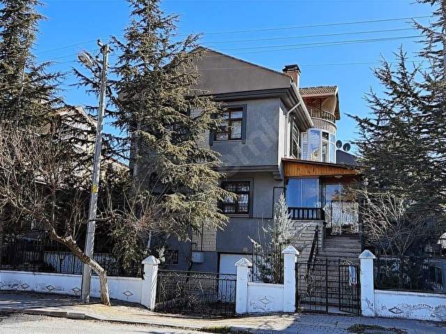 LALAHAN HAKİMLER KÖYÜ SİTESİNDE 4+1 SATILIK VİLLA