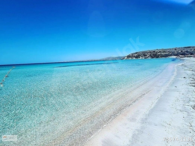 Çeşme Pırlanta Plajı havuzlu sitede 4+1 triplex müstakil bahçeli