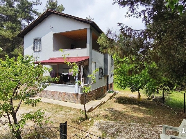AKKOÇ EMLAKTAN ÇAMLIYAYLA ÇAYIREKİNLİĞİNDE FIRSAT YAYLA EVİ