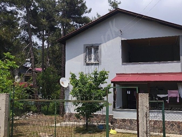 AKKOÇ EMLAKTAN ÇAMLIYAYLA ÇAYIREKİNLİĞİNDE FIRSAT YAYLA EVİ - Görsel 3