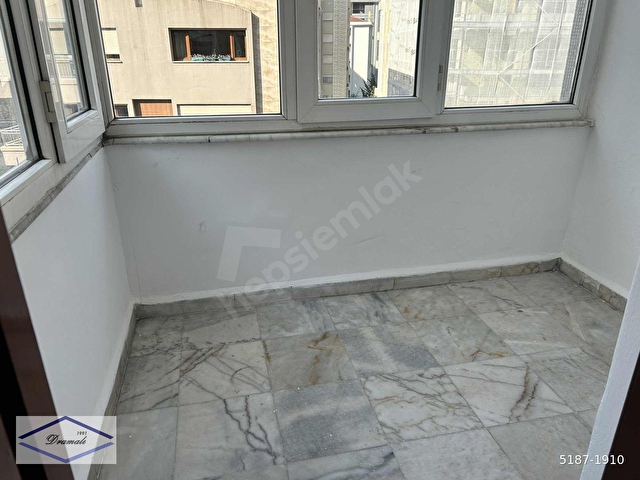 Fenerbahçe 3+1 125 m2 net Balkonlu Otoparklı İçi Yenilenmiş - Görsel 11