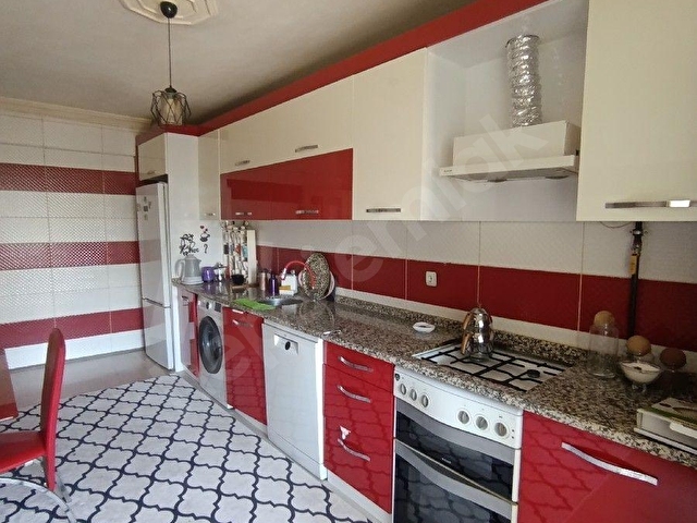 ÇÖMLEKÇİ MAH.CADDE ÜZERİNDE SATILIK 170M2 İÇİ FULL YAPILI 3+1 DAİRE - Görsel 5
