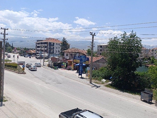 ÇÖMLEKÇİ MAH.CADDE ÜZERİNDE SATILIK 170M2 İÇİ FULL YAPILI 3+1 DAİRE - Görsel 13