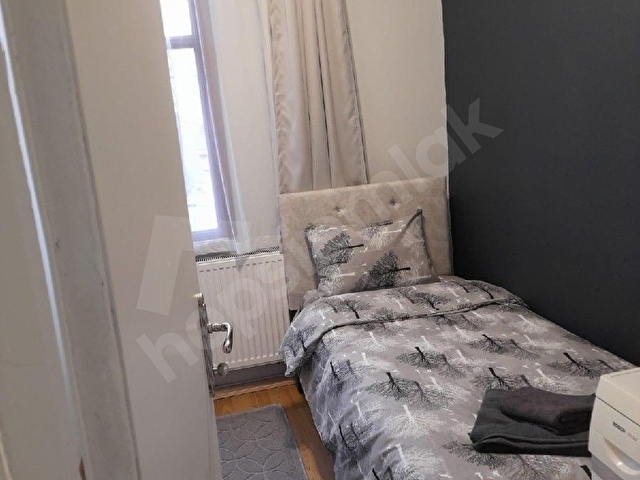 Taksim Cihangir mahallesinde 4.kat  2+1 full yapılı daire. - Görsel 2