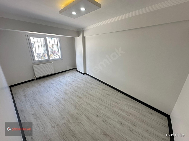 ÇÖZÜM EMLAKTAN MURADİYEDE 1+1 ÖN CEPHE BALKONLU SATILIK DAİRE - Görsel 9