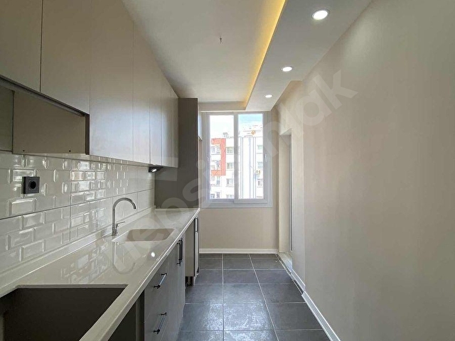Cadde Üzeri 3+1 Kapalı Mutfaklı İçerisi Yeni Tadilatlı - Görsel 3
