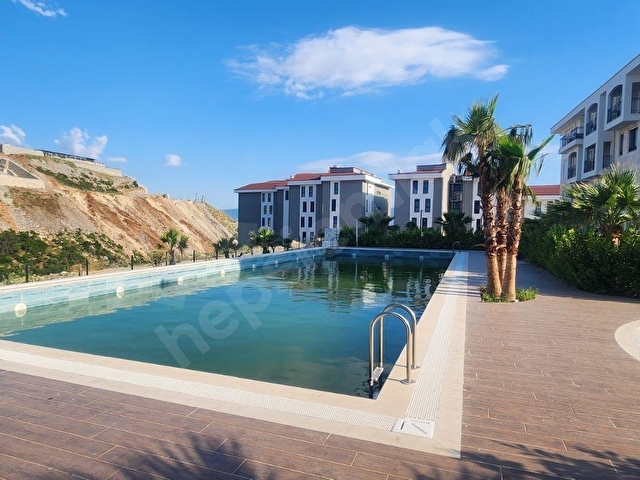 Kusadasi merkezde 2+1 havuzlu sitede dubleks kiralik daire