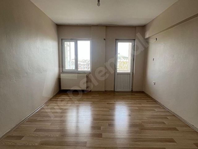 Deniz manzaralı otoparklı 3+1 çift balkon ferah daire - Görsel 3