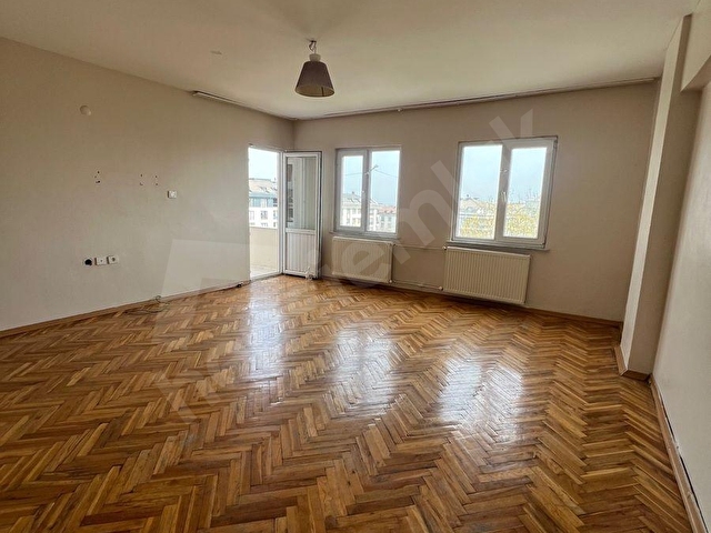 Deniz manzaralı otoparklı 3+1 çift balkon ferah daire