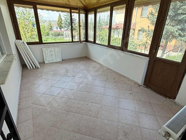 FAZELDEN GENİŞ ARAZİLİ YAZ VE KIŞ BAHÇELİ KULLANIŞLI VİLLA - Görsel 27