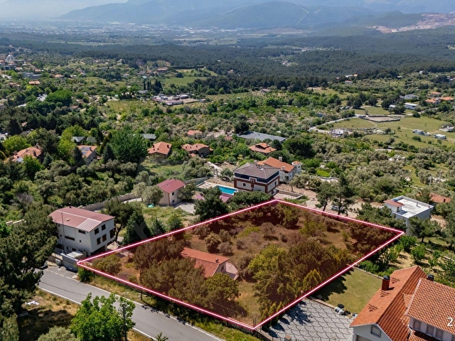 BORNOVA YAKAKÖY   SATILIK ARSA