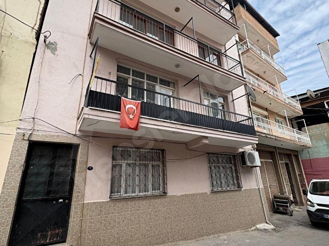 Karabağlarda Merkezi Konumda 3+1 Geniş  ve Aydınlık Daire