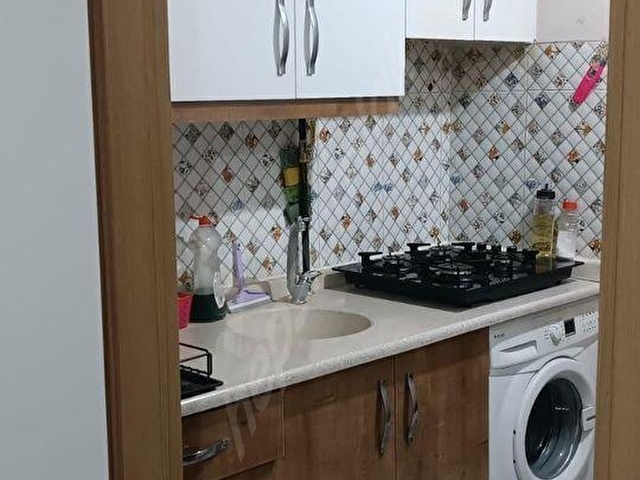 HAS EMLAK TAN BU FIRSAT KAÇMAZ İCERİSİ EŞYALI KİRACILI UYGUN FİYATLI ORTA KAT SATILIK 1+1 DAİRE - Görsel 2
