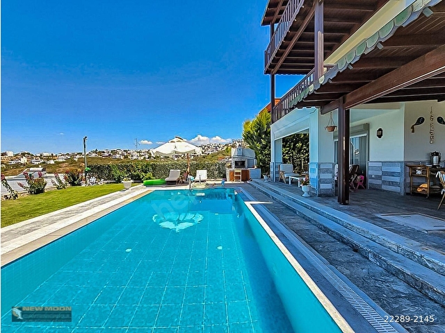 Adabükü nde Harika Deniz Manzaralı Tripleks Villa - Görsel 3