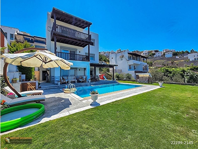 Adabükü nde Harika Deniz Manzaralı Tripleks Villa - Görsel 4