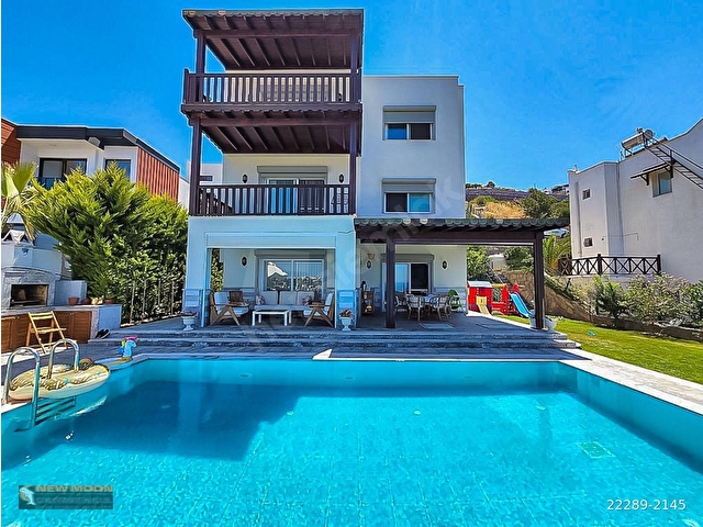 Adabükü nde Harika Deniz Manzaralı Tripleks Villa - Görsel 5