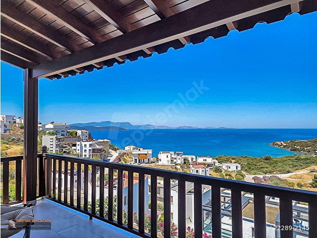 Adabükü nde Harika Deniz Manzaralı Tripleks Villa - Görsel 9