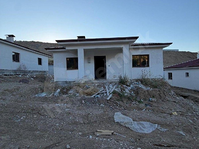 ALTINÖZ YARSELİ MAH.SATILIK 3+1 YENİ KÖY EVİ