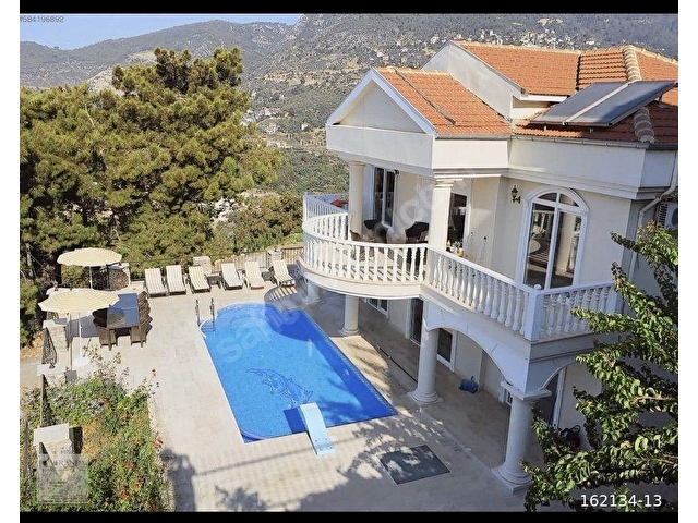 Akdeniz’in incisi Alanya’da tam müstakil 4+1 villa
