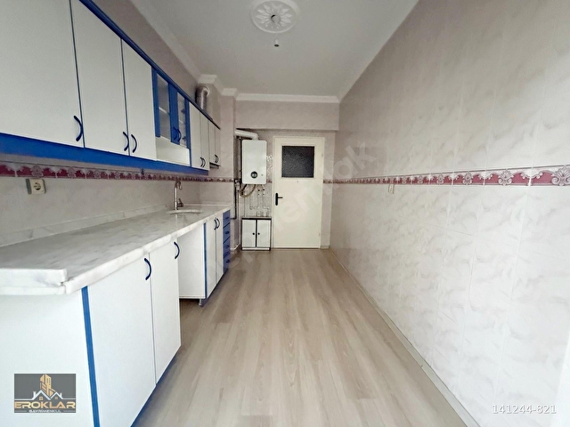 EROKLARDAN AYVALI MERKEZDE YENİ BOYALI MASRAFSIZ 1.KAT KİRALIK - Görsel 2