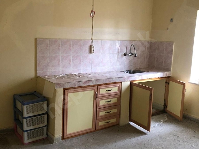 Taşağıl Köyü’nde 3.000 m² Arsa İçerisinde 2+1 Ev ve Koyun Ahırı Satılır - Görsel 4
