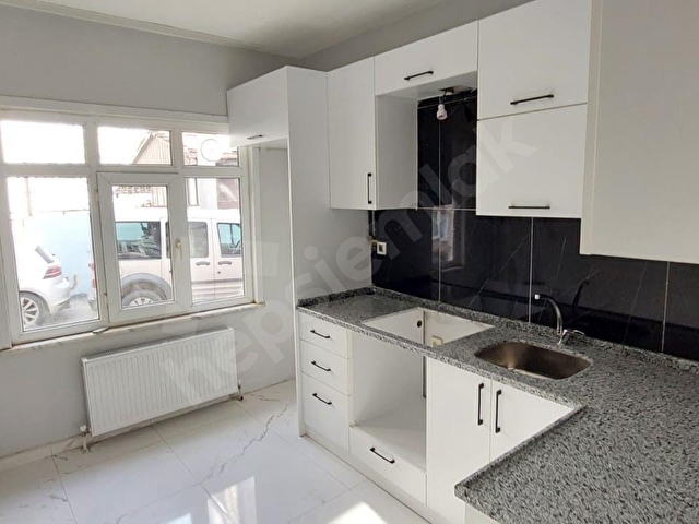 AYŞEKADIN TUĞRA MARKET YAKININDA BAHÇELİ 2+1 KİRALIK DAİRE