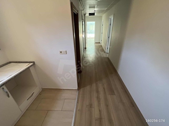 EMLAK TR ÇEKMEKÖYDE 150 m2 4 KAOALI ODALI KİRALIK PLAZA KATI - Görsel 6
