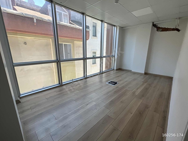 EMLAK TR ÇEKMEKÖYDE 150 m2 4 KAOALI ODALI KİRALIK PLAZA KATI - Görsel 9