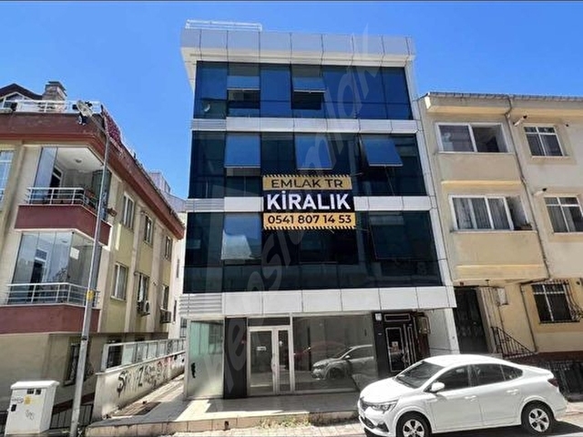 EMLAK TR ÇEKMEKÖYDE 150 m2 4 KAOALI ODALI KİRALIK PLAZA KATI