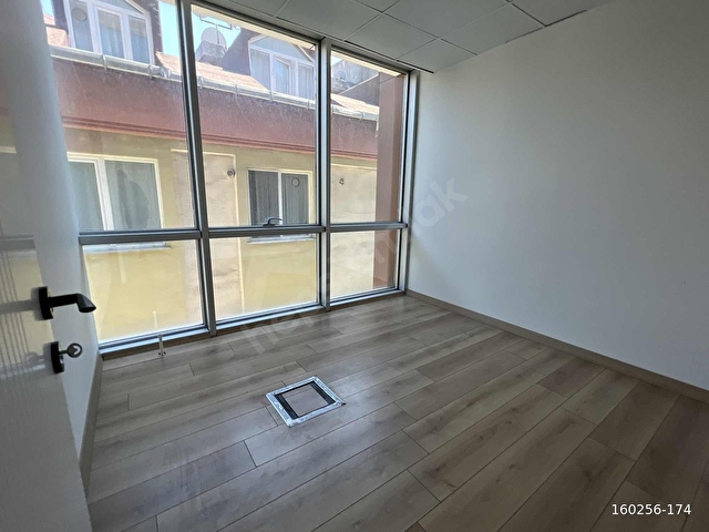 EMLAK TR ÇEKMEKÖYDE 150 m2 4 KAOALI ODALI KİRALIK PLAZA KATI - Görsel 15