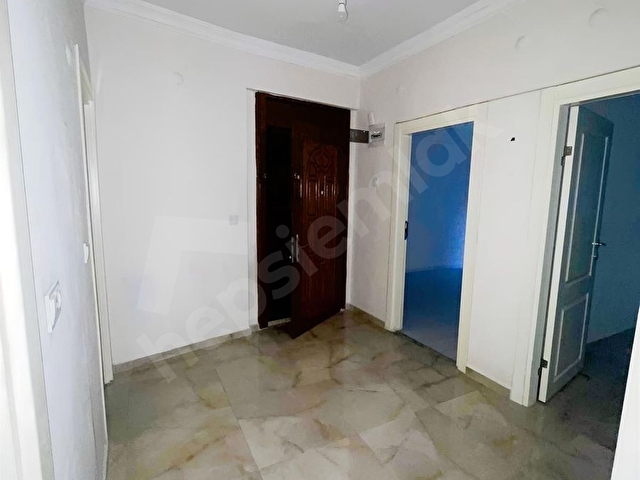 ŞEHRİN ORTASINDA (GÜLLÜKTE)KATTA KULLANIŞLI FERAH AİLE BİNASI - Görsel 23