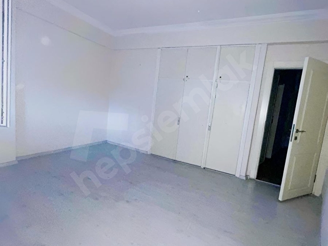 ŞEHRİN ORTASINDA (GÜLLÜKTE)KATTA KULLANIŞLI FERAH AİLE BİNASI - Görsel 20