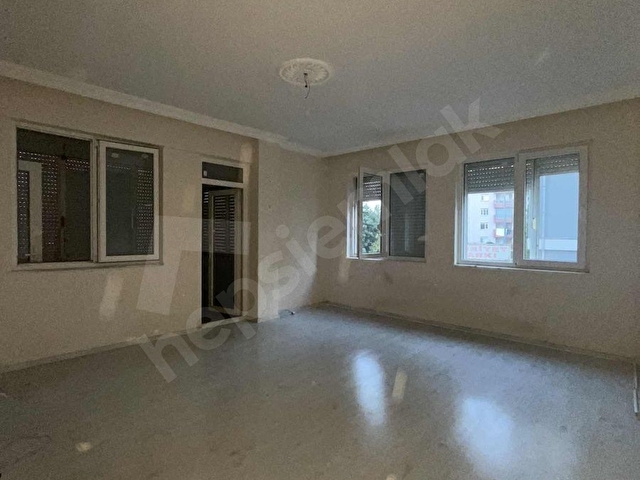 ŞEHRİN ORTASINDA (GÜLLÜKTE)KATTA KULLANIŞLI FERAH AİLE BİNASI - Görsel 17