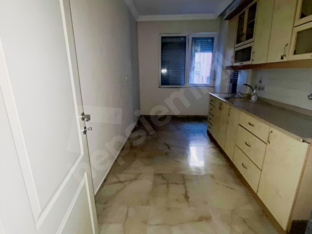 ŞEHRİN ORTASINDA (GÜLLÜKTE)KATTA KULLANIŞLI FERAH AİLE BİNASI - Görsel 18