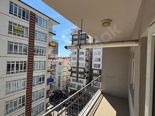 Demetevler metrosuna 1 bina mesafede, sahibinden kiralık boş daire - Görsel 2