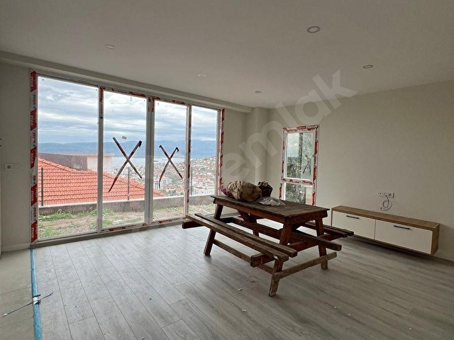 Güllükte Kiralık Deniz Manzaralı 2+1 Bahçe Katı - Görsel 7