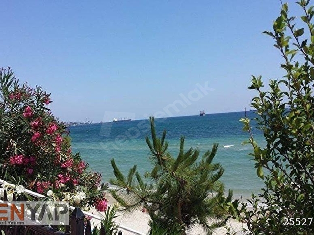 MARMARA EREĞLİSİ DENİZE SIFIR GÜVENLİKLİ SİTEDE 4+1YAZLIK VİLLA