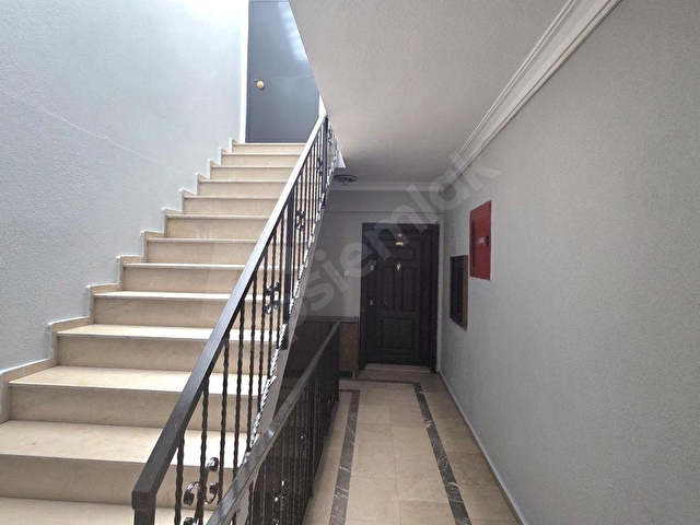 Ayvalık Ali Çetinkayada Merkezi Konumda Ferah 3+1 Kiralık Daire - Görsel 2