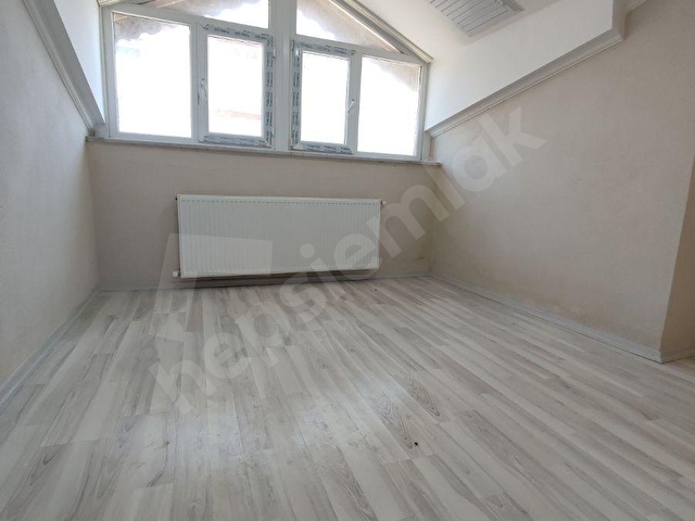 Sancaktepe Atatürk Mh. kiralık 3+1 çatı katı - Görsel 3