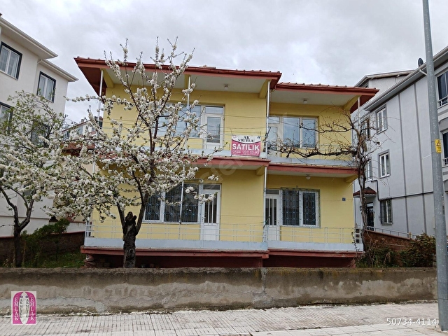 A K MUTLUDAN ÇORUM MERKEZDE ARSASIYLA BERABER SATLIK KOMPLE BİNA