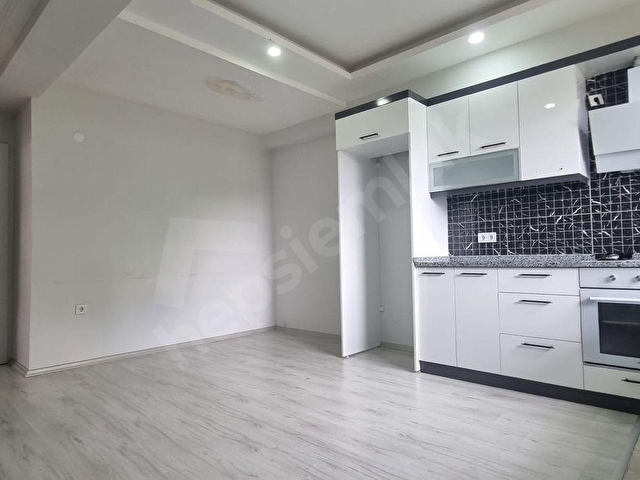 HUZURDAN TEKİRDAĞ ALTINOVADA YÜKSEK GİRİŞ İSKANLI KİRALIK 1+1 DAİRE - Görsel 24
