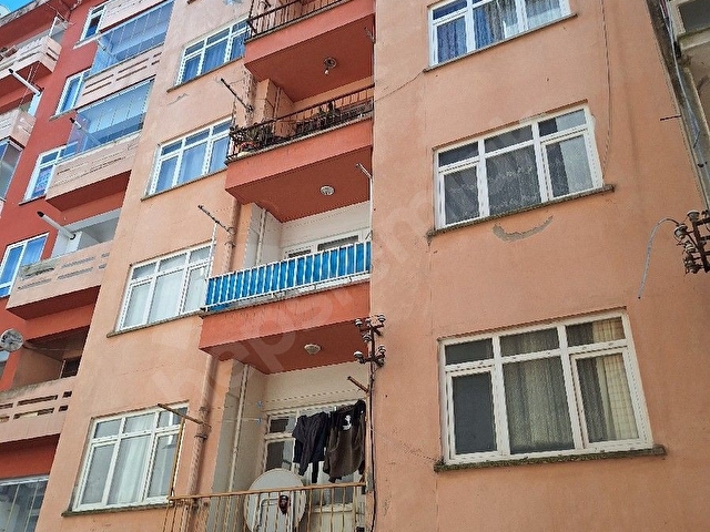 Emek emlaktan gemilerçekeği mah satılık üçüncü kat daire