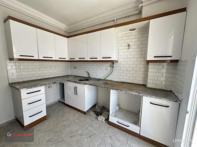 ÇÖZÜM EMLAKTAN MURADİYEDE 2+1 SATIŞI TAM GÖSTERMEYE UYGUN DAİRE