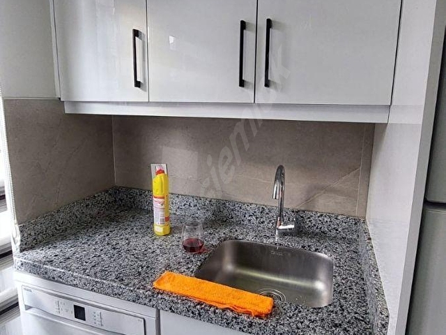 ATAMANDAN YENİ BİNADA ASANSÖRLÜ LÜKS EŞYALI 1+1 KİRALIK DAİRE - Görsel 18