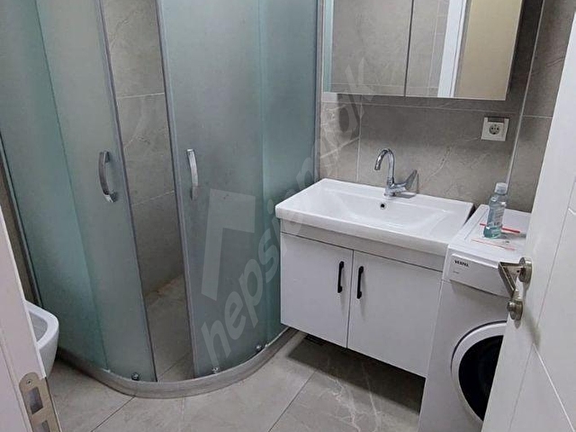 ATAMANDAN YENİ BİNADA ASANSÖRLÜ LÜKS EŞYALI 1+1 KİRALIK DAİRE - Görsel 4